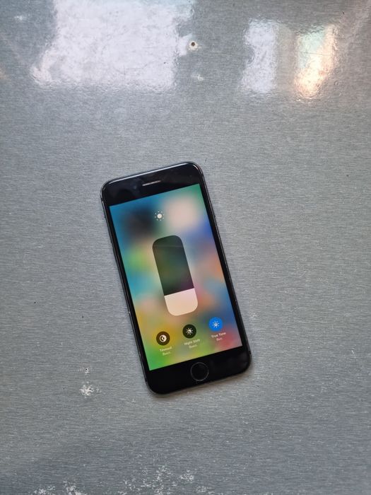 iPhone 8 (Black 64GB) Sotiladi. iCloud Tozza Imei Bor Xolati O'rtacha.