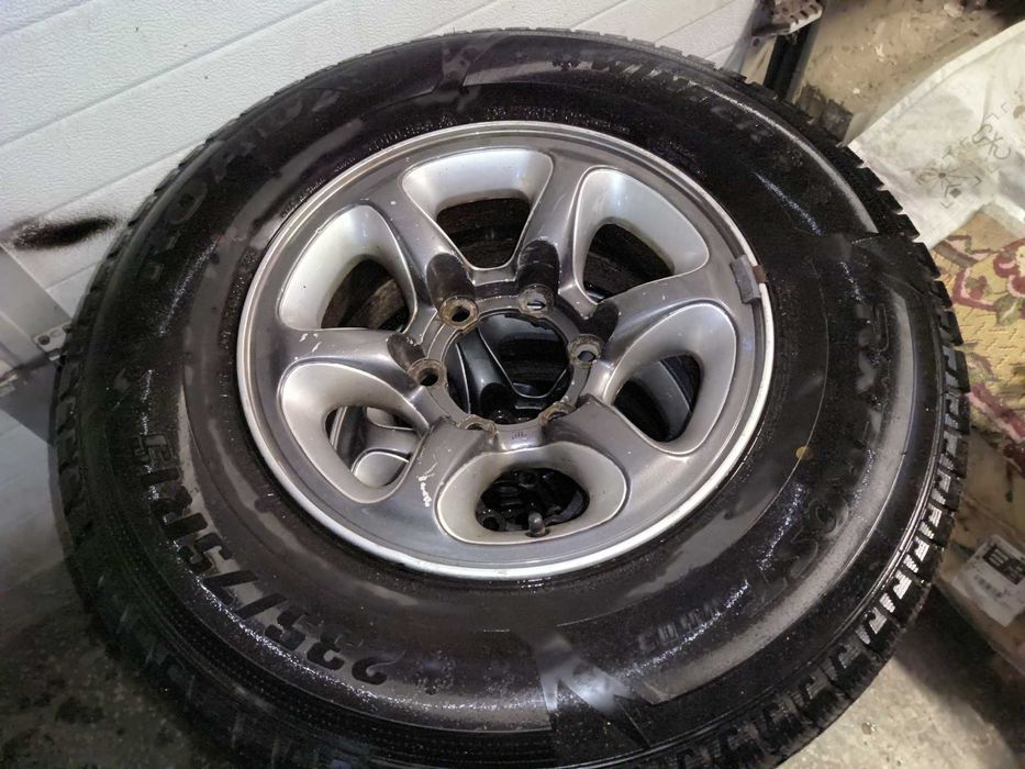 Резина зимняя с дисками  235/75 R15 6/139