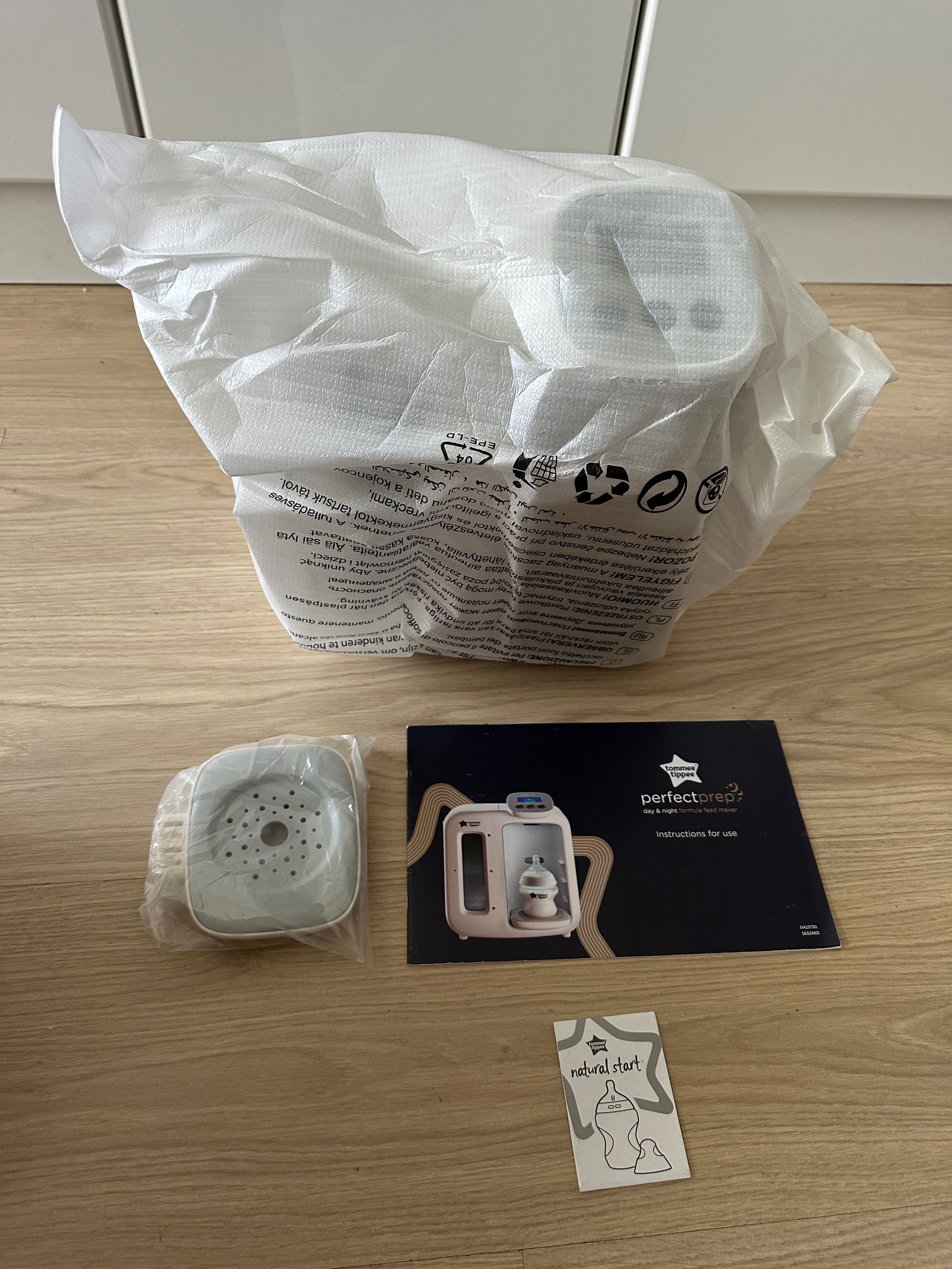 Машина за адаптирано мляко  Tommee Tippee Perfect Prep Day & Night