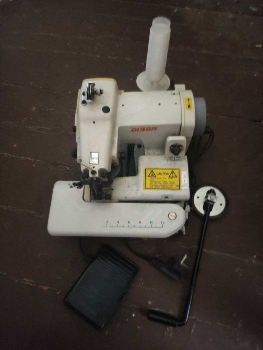 Швейная машинка - пошивочная, потайного стежка