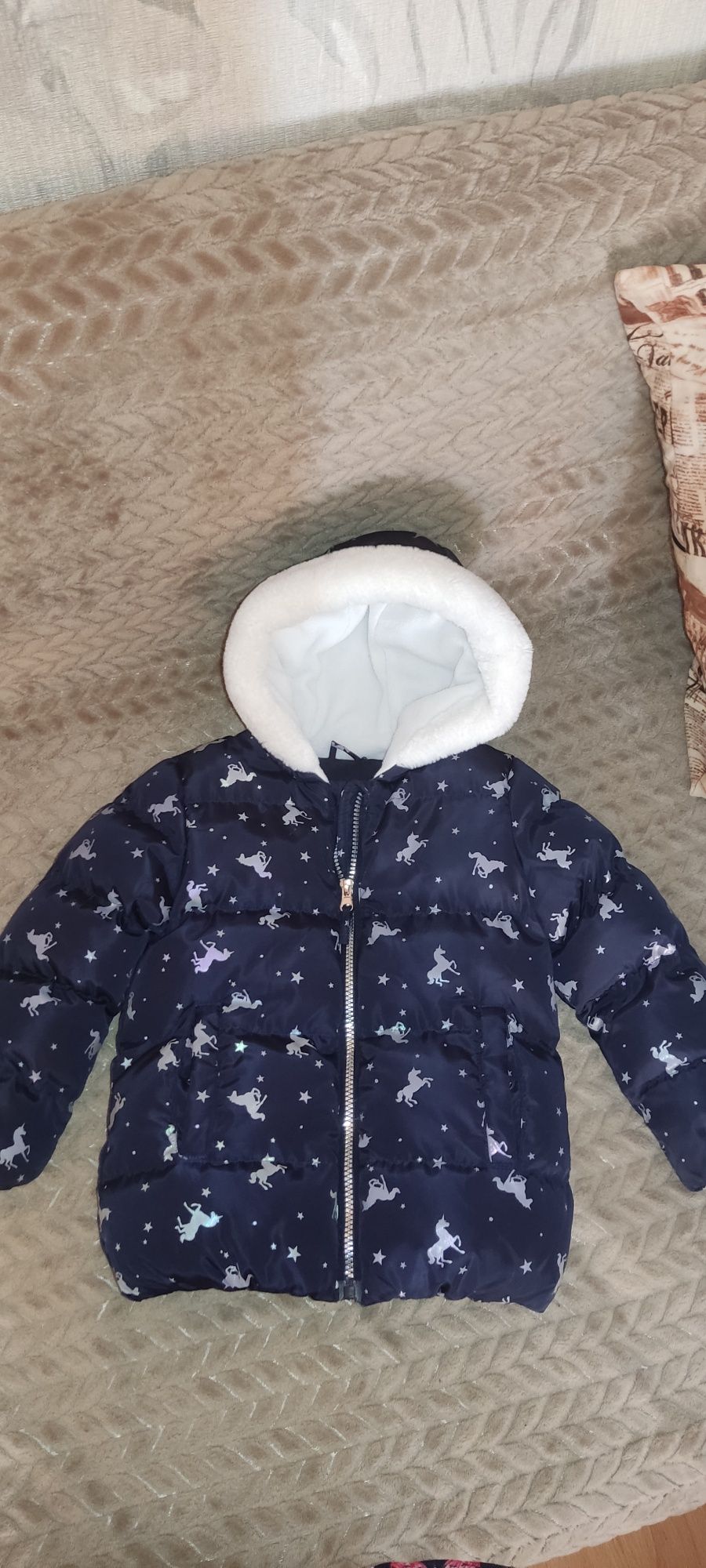 Продам куртку для девочки