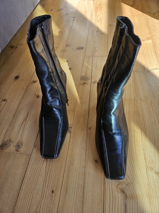 Cizme negre din piele