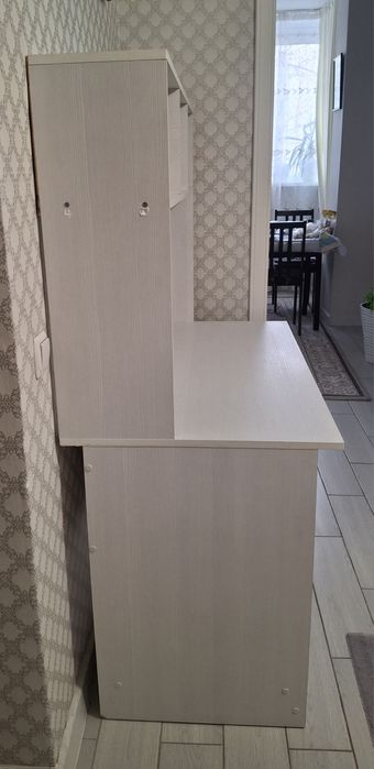 Продам стол компьютерный