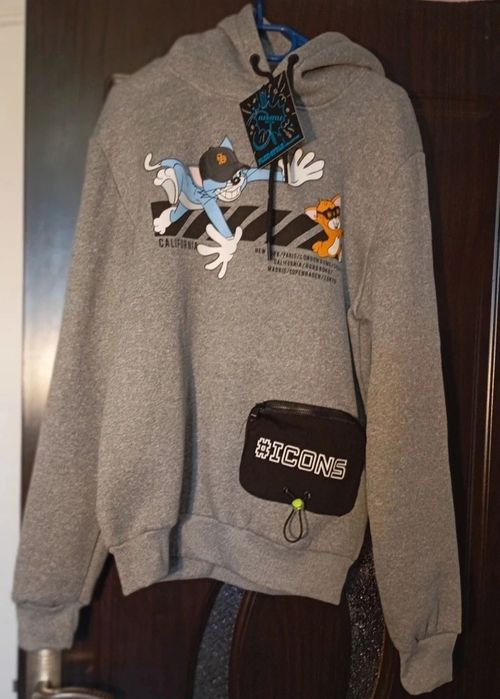 Hanorac mărimea XL, potrivit și L