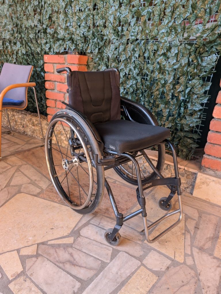 Scaun rulant Activ carut Panthera U3 carbon 39 handicap dizabilitati