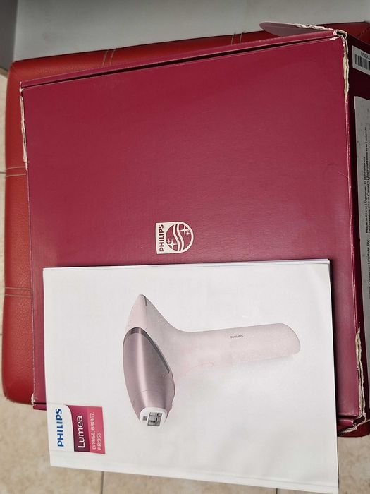 Фотоепилатор Philips Lumea BRI 958