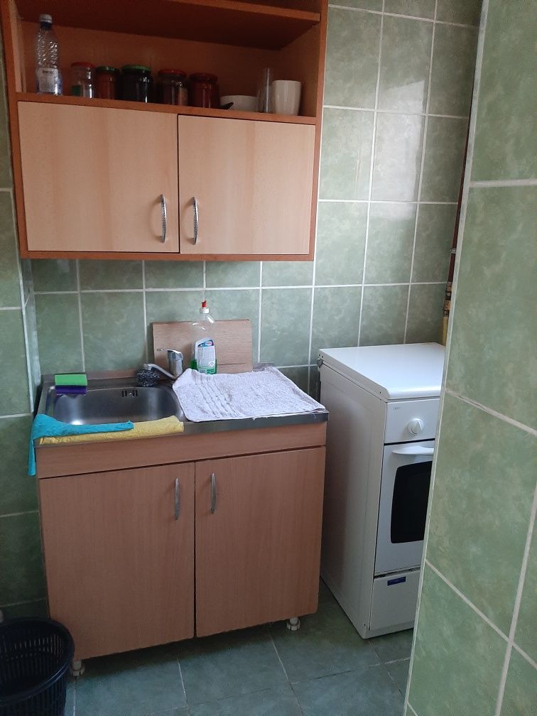 Garsoniera De închiriat, zona casa cărți