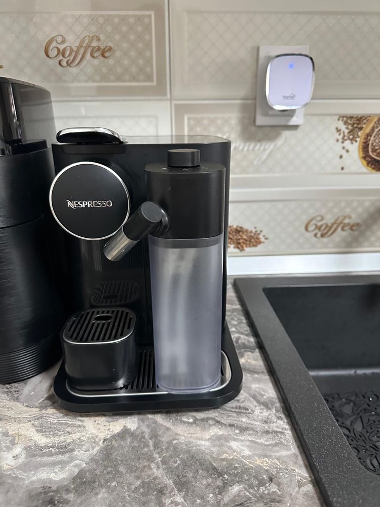 Espressor Nespresso Gran Lattissima EN640.B Negru