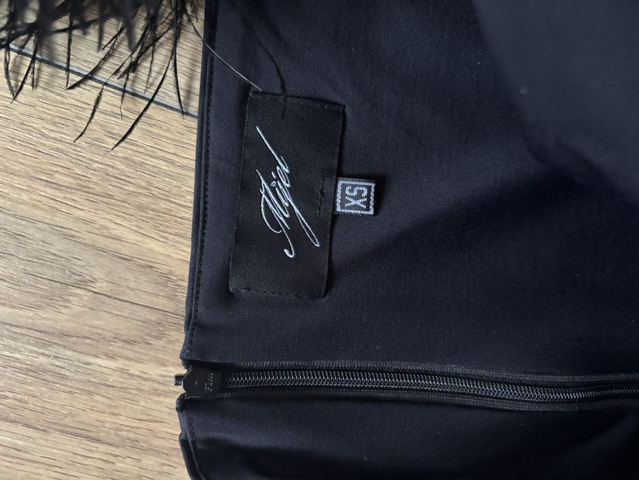 Елегантна рокля с пера Mijel