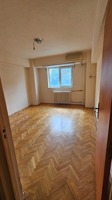 Apartament  4 camere ,vedere la Casa Poporului  si Catedrala Neamului