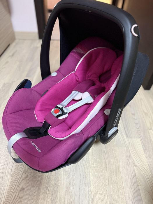 Бебешко столче за кола Maxi Cosi Pebble Plus с база isofix family