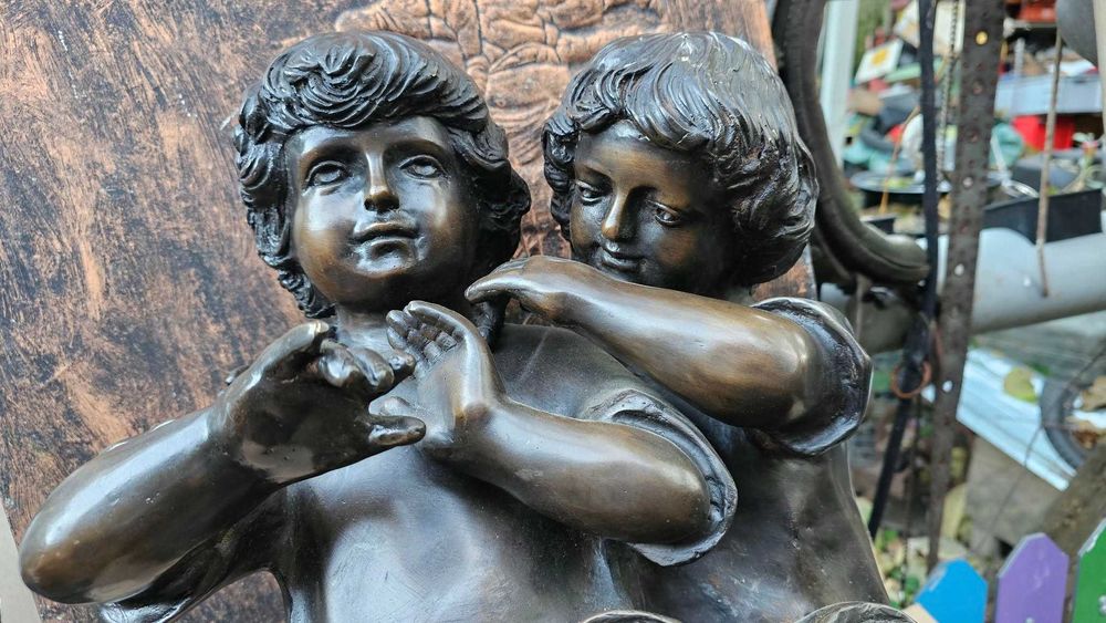 O Superba Piesa din Bronz  semnata