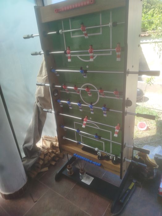 Vând masă de fotbal