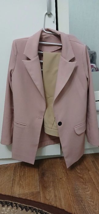 Отдам.44 размер , мкр Уркер