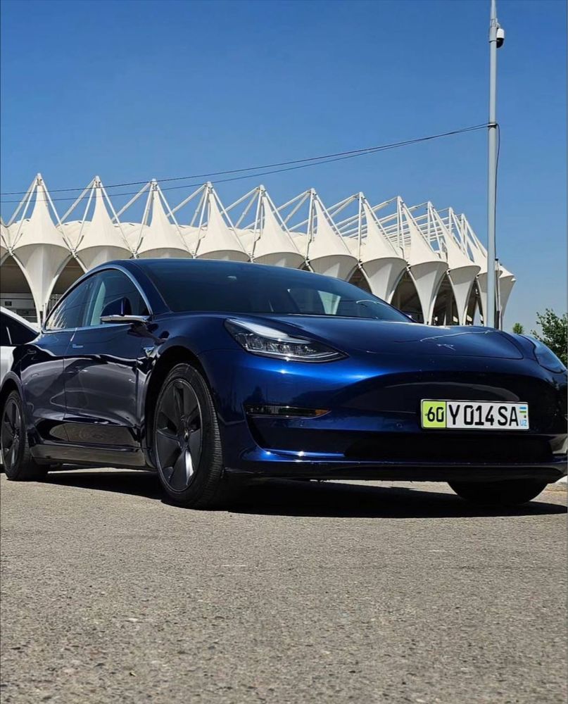 Tesla model 3  550 km yuradi 60ming yurgan ko'k rang