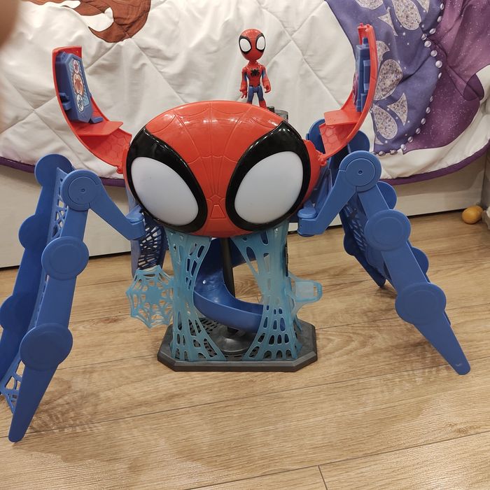 Щаба на Спайди и приятели