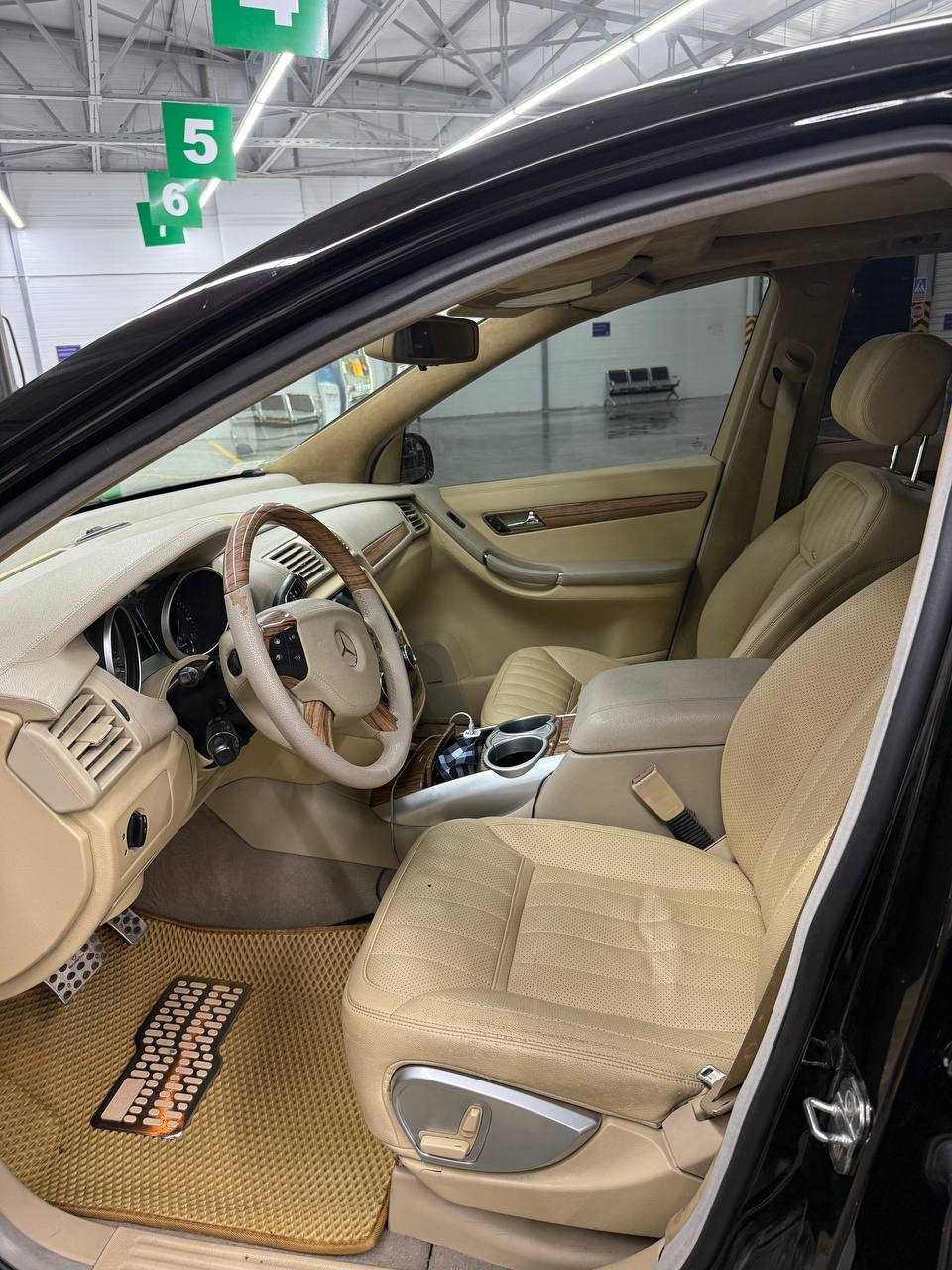 Mersedes R350 год 2006 пробег 257