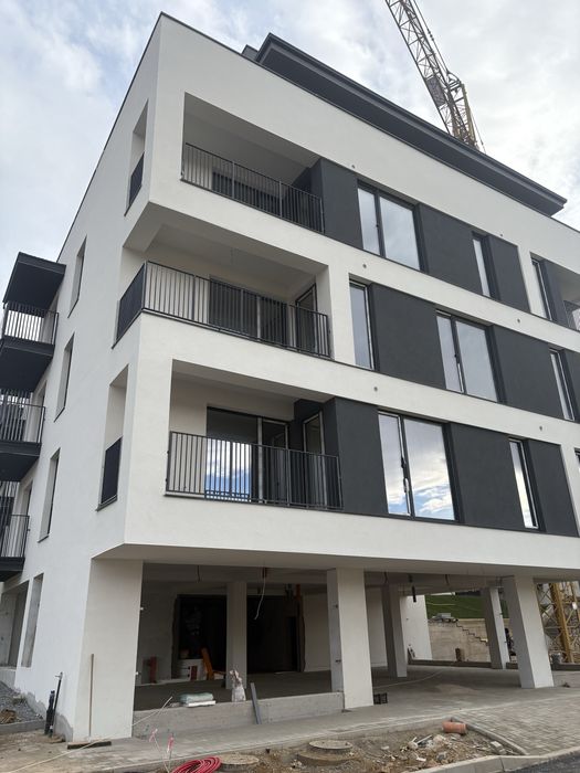 Vand apartament la ultimul etaj (penthause)