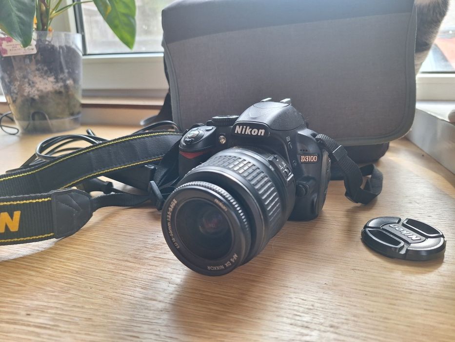 Фотоапарат Nikon D3100 с обектив Nikkor AF-S 18-55 VR + чанта