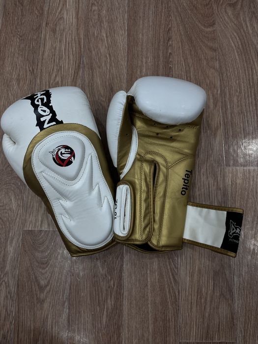 Боксерские перчатки