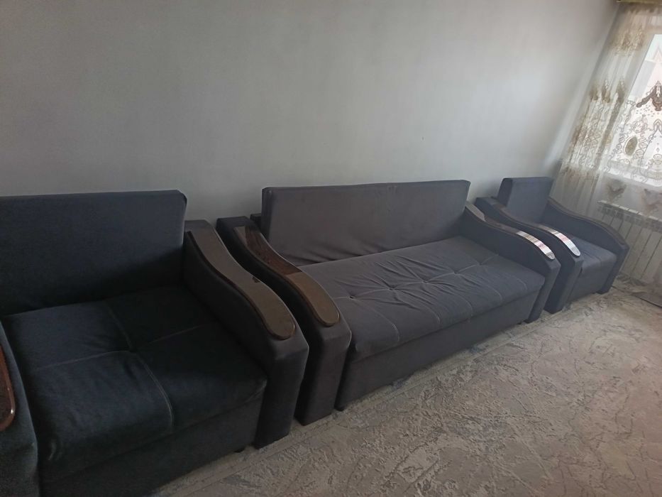 Продам диван с креслами