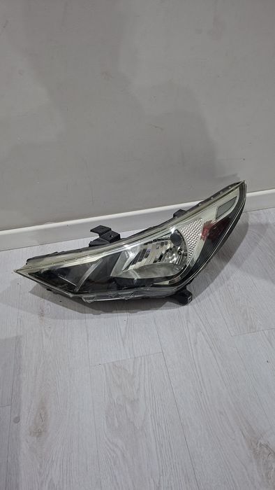 Левая фара акцент