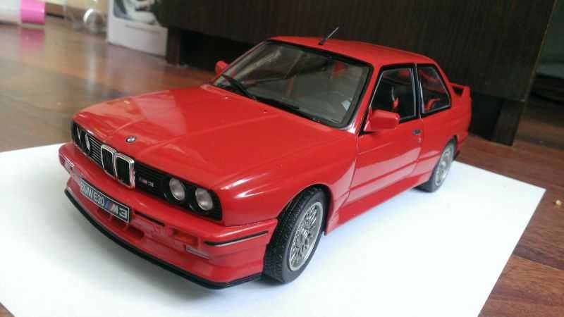 Macheta BMW M3 E30 EVO 'ursulet' rosu 1991 - Solido 1/18