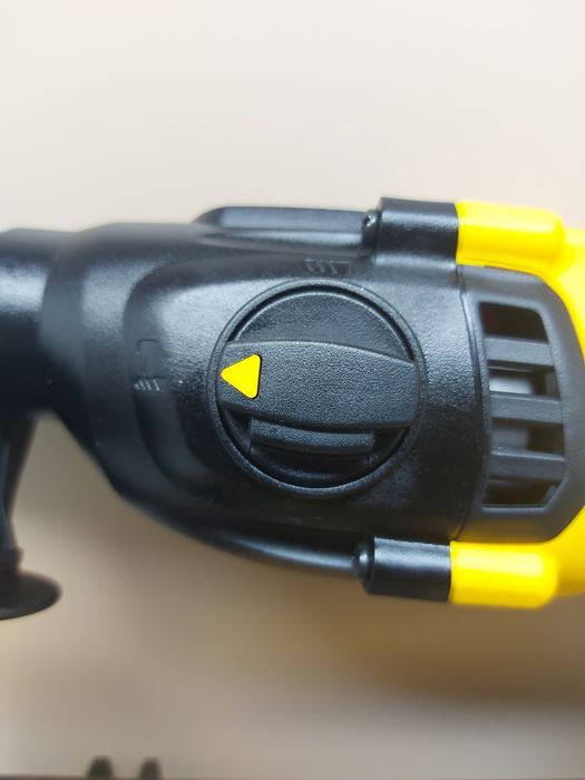 ПРОМОЦИЯ.Нов безчетков перфоратор Dewalt DCH133NT