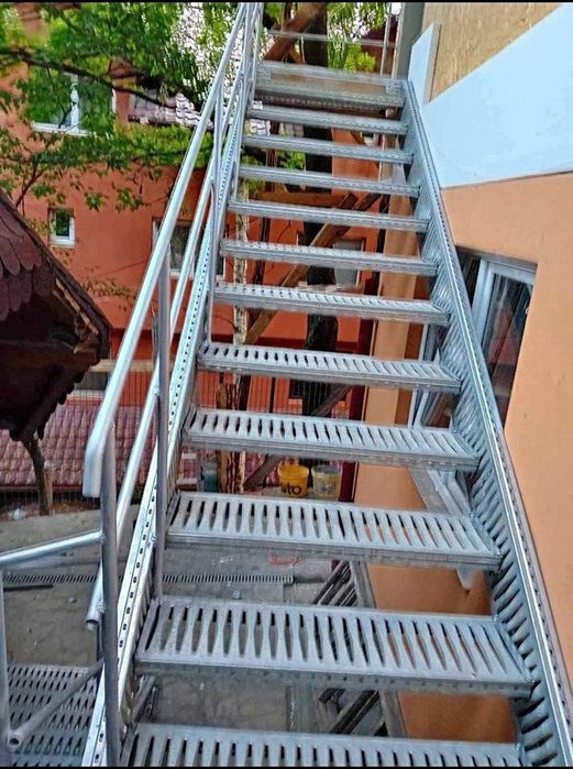 Confectionam scarii metalice zincate exterioare și pentru incendii , p
