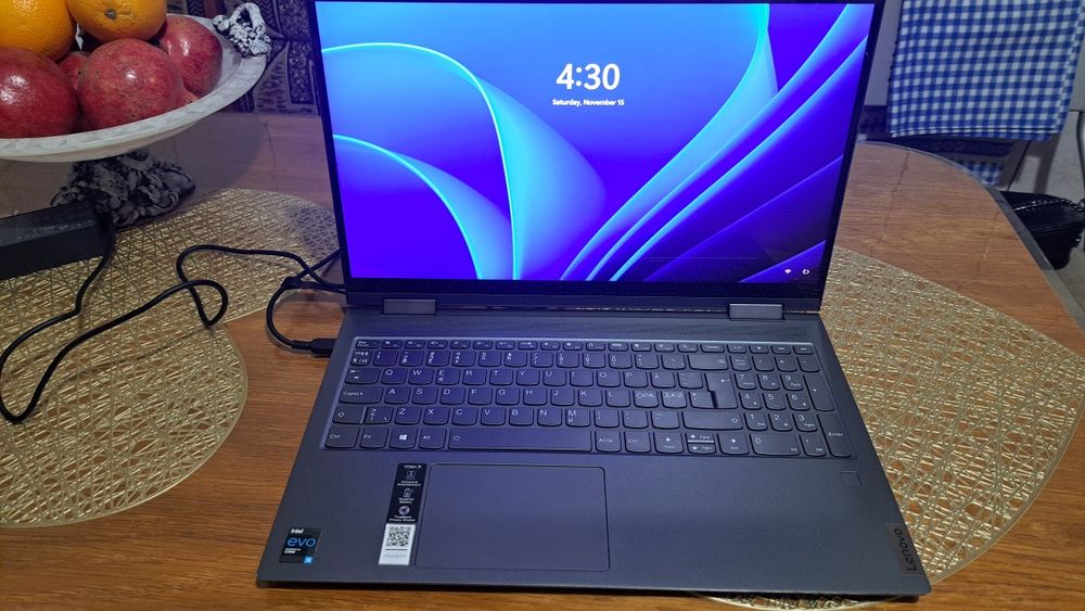 Vînd laptop Lenovo Yoga 7i