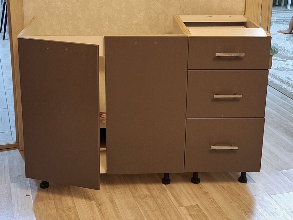 Нижние шкафа от кухни