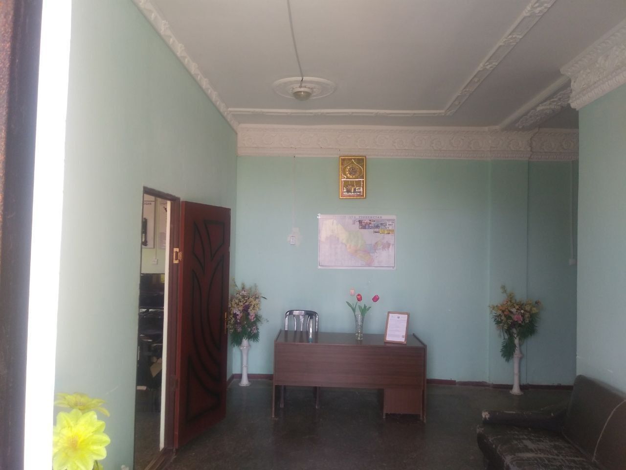 Продам Ахангаран. Здание 850м2,участок 105 сот .