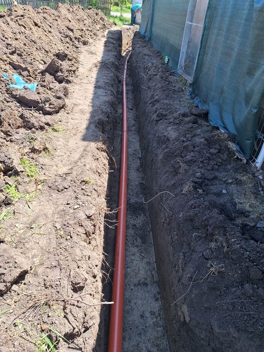 Inchiriez mini excavator 2,5t cu deservent, jud Arges