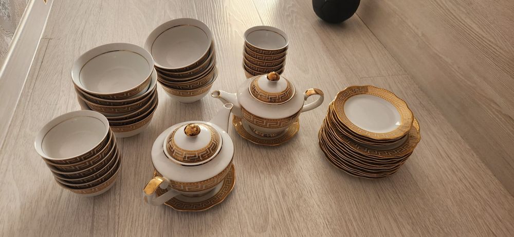 Versace idish komplekt sotiladi