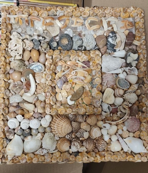 Tablou handmade unicat decorativ realizat din scoici,melci, cochilii