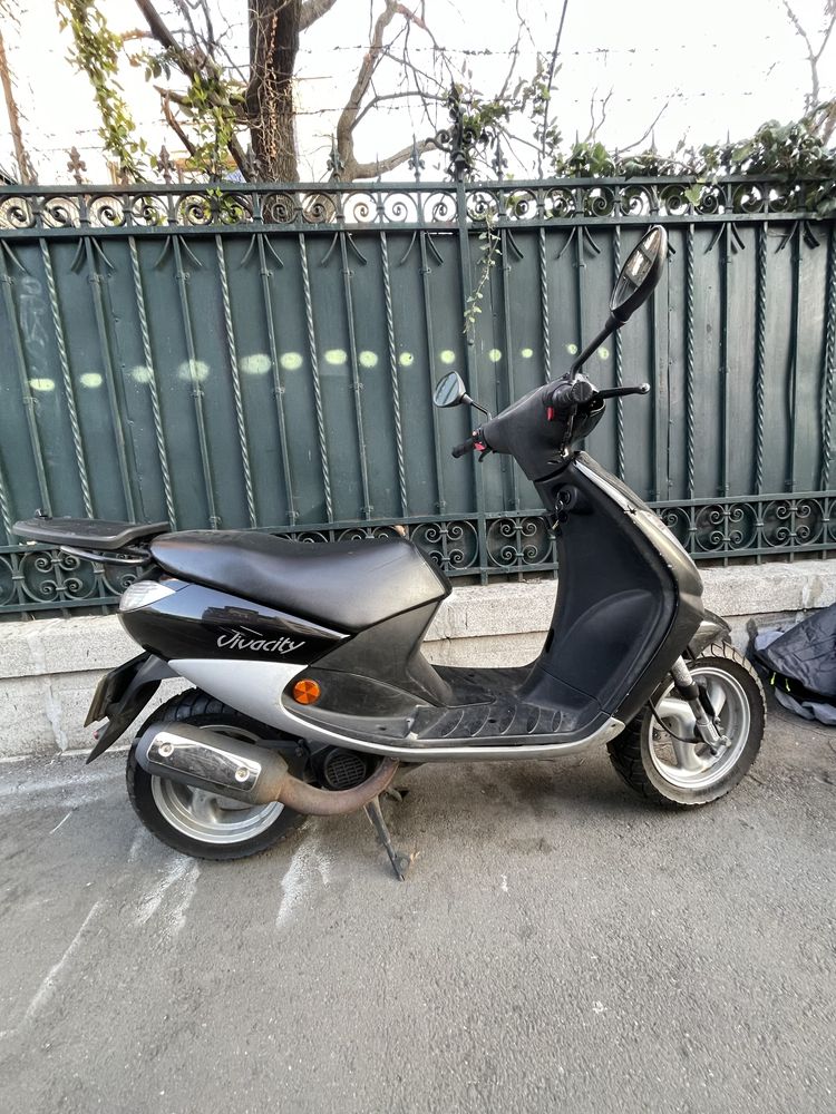 Scuter 50cc Peugeot Vivacity 2007 foarte bine intretinut