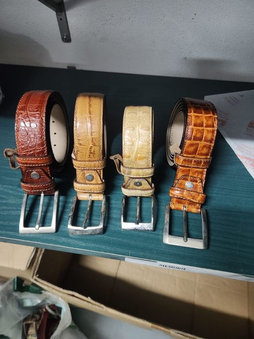 Vând cămașa și cravată și curea piele stoc 1500 buc