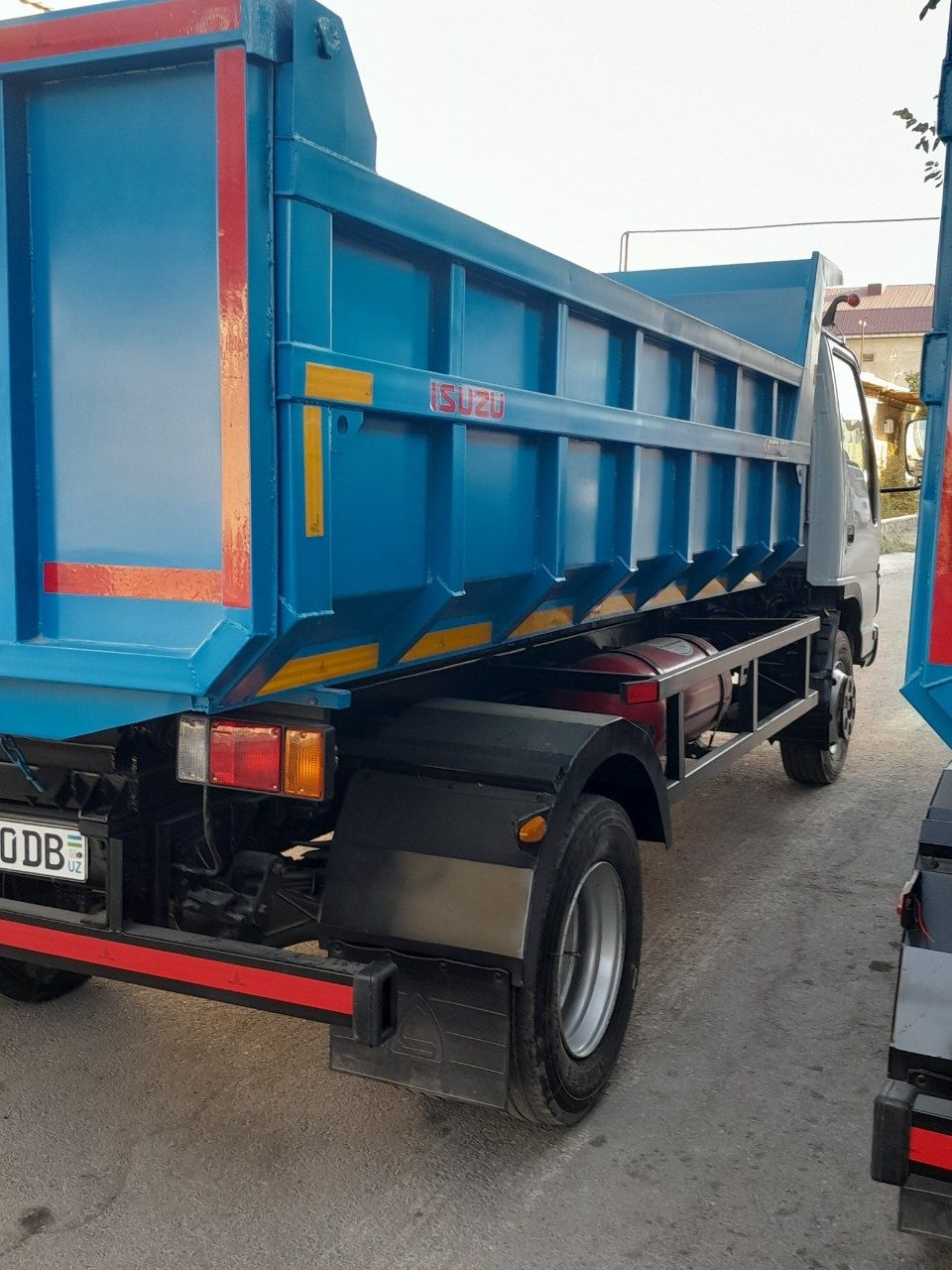 Isuzu samasval sotiladi
