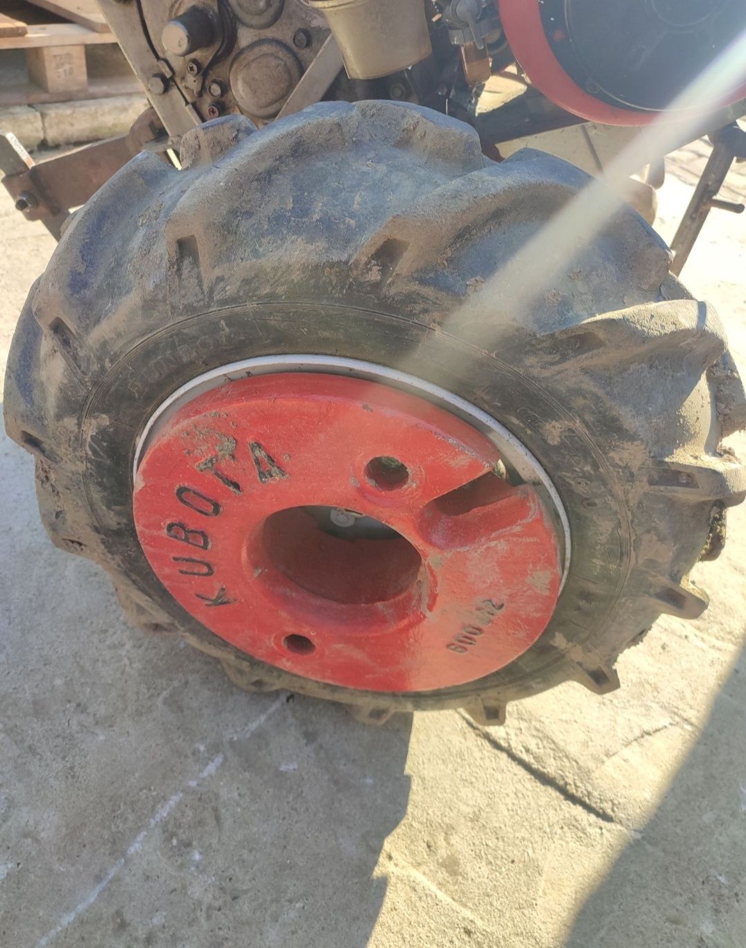 Vând tractor Kubota T650 de 8 CP în stare f bună de funcționare, an 20