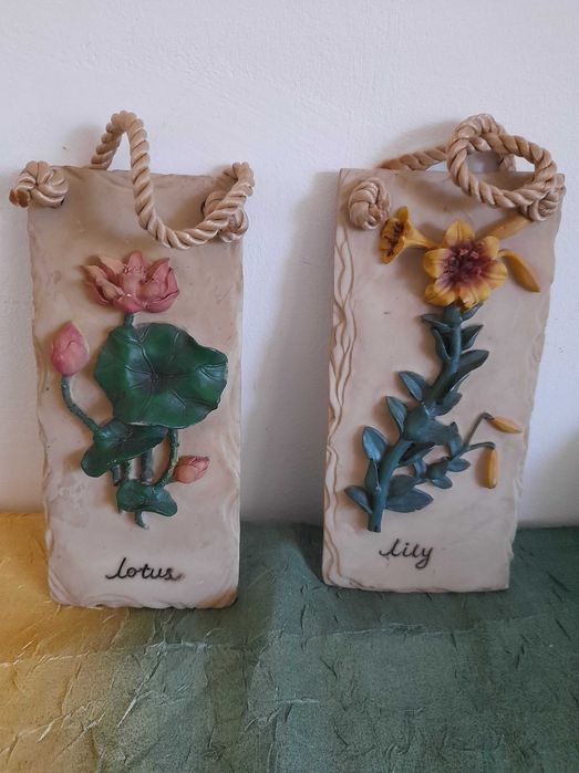 Decorațiuni -  deosebite sfesnice, vaze mici si aplice din ceramica.