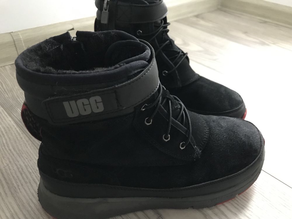 UGG impermeabil Arren baieti numarul 38 (24.5 cm)