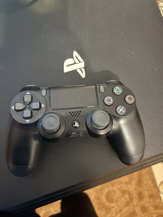 Продавам Playstation 4