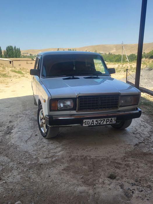 Vaz 2107 sotiladi