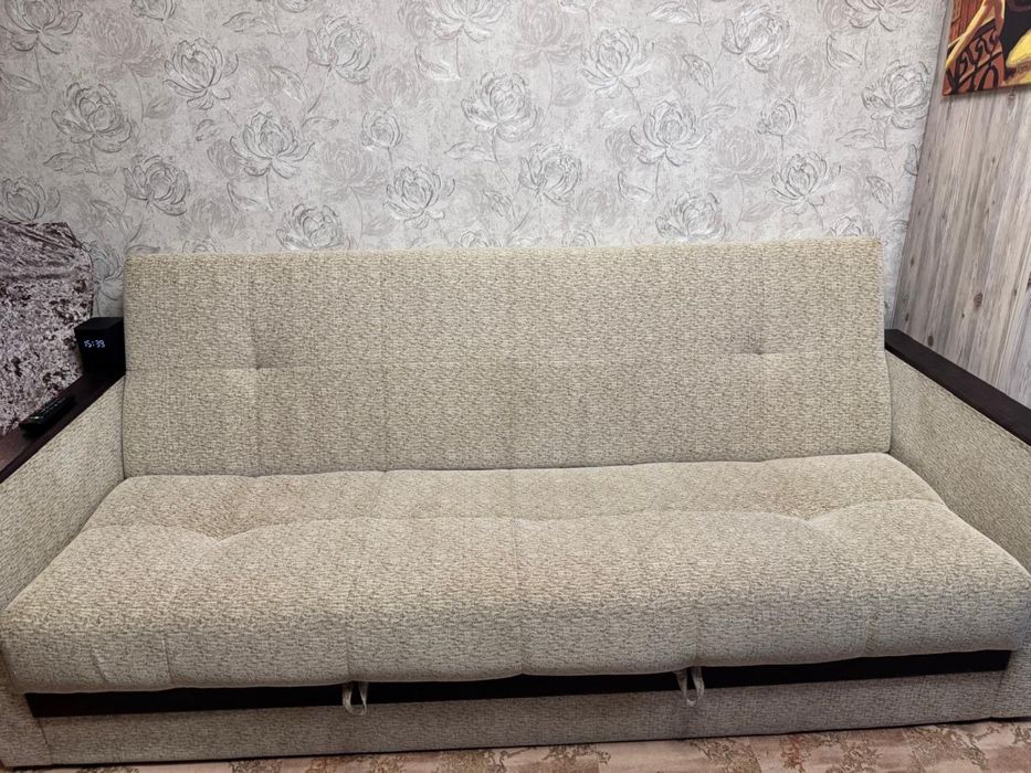 Диван.          .