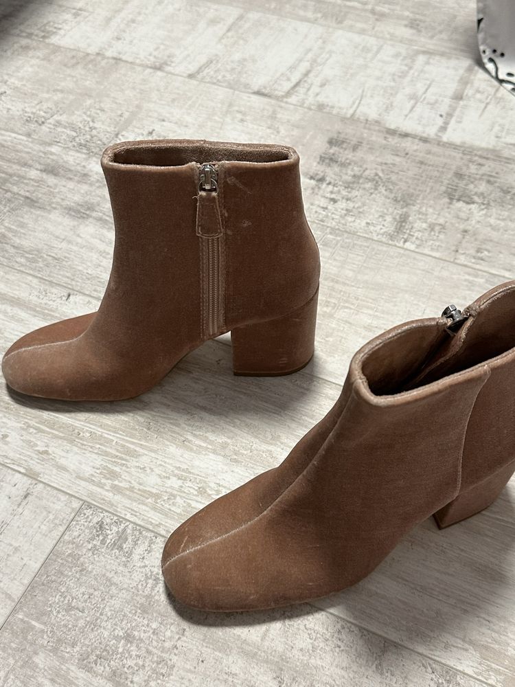 Botine catifea roz Bershka