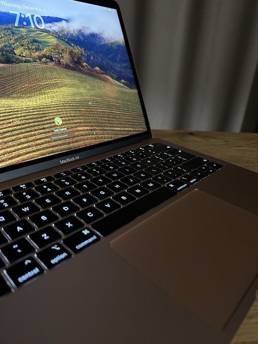 MacBook Air 13” 2019 gold