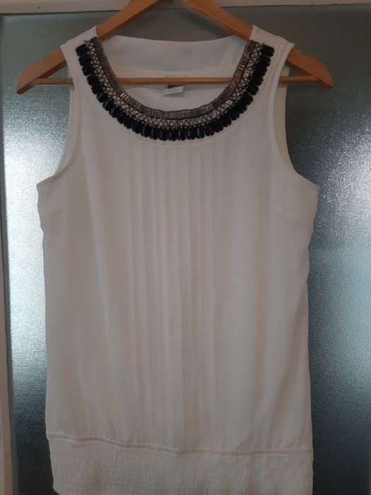 Vând top/ maieu  accesorizat cu pietre