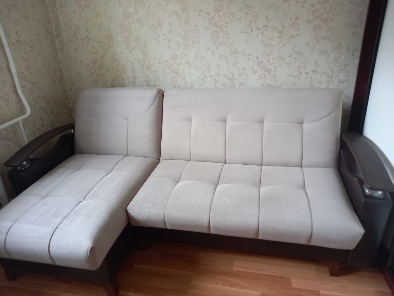 Диван для спальни