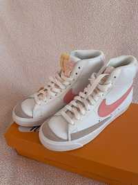 Nike Blazer Mid 77 (37,5)