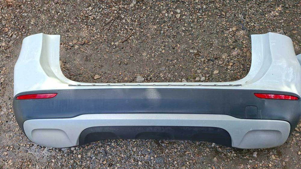 Продавам  задна броня за Мерцедес GLA 2023 година.